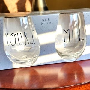 Rae Dunn Wine Glass set